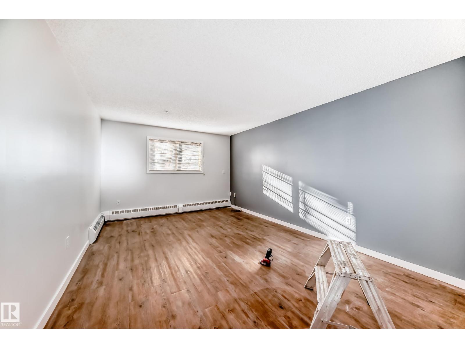 #112 11716 100 AV NW, Edmonton