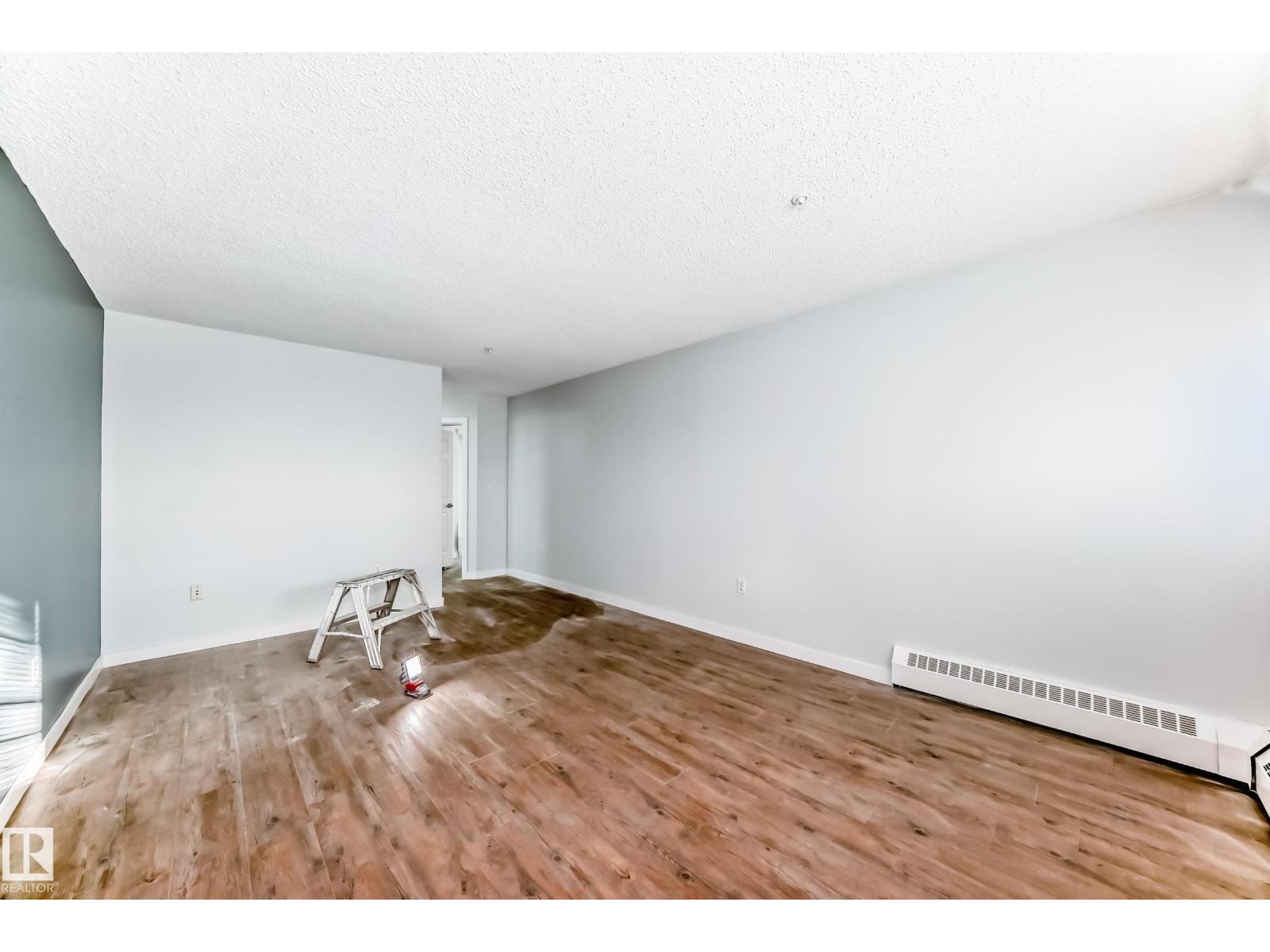 #112 11716 100 AV NW, Edmonton