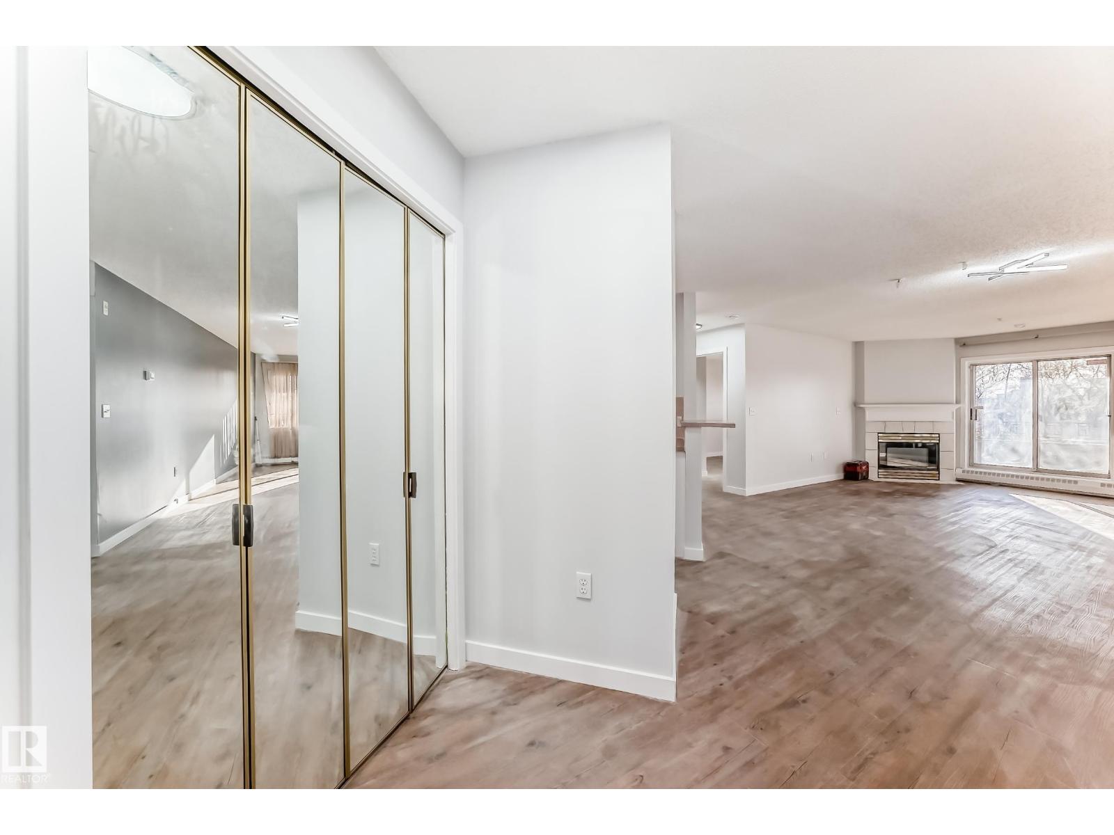 #112 11716 100 AV NW, Edmonton