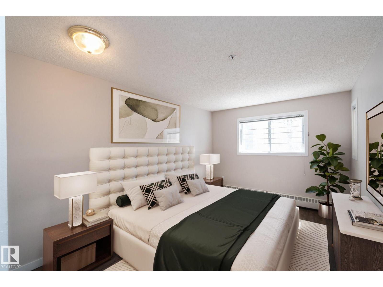 #112 11716 100 AV NW, Edmonton