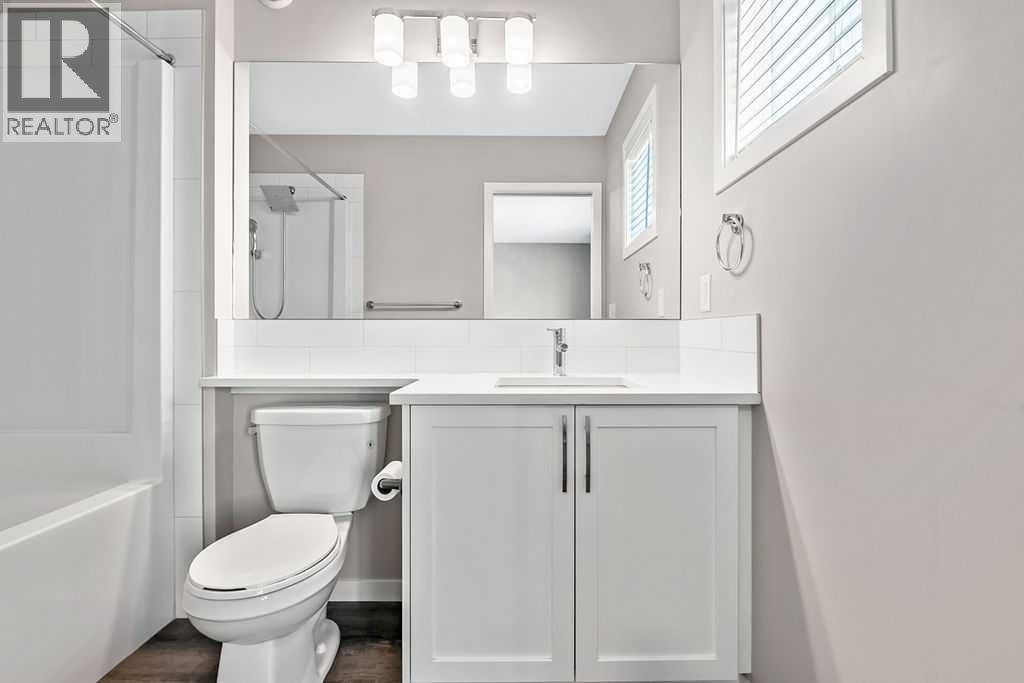 Second Bedroom Ensuite with Tub