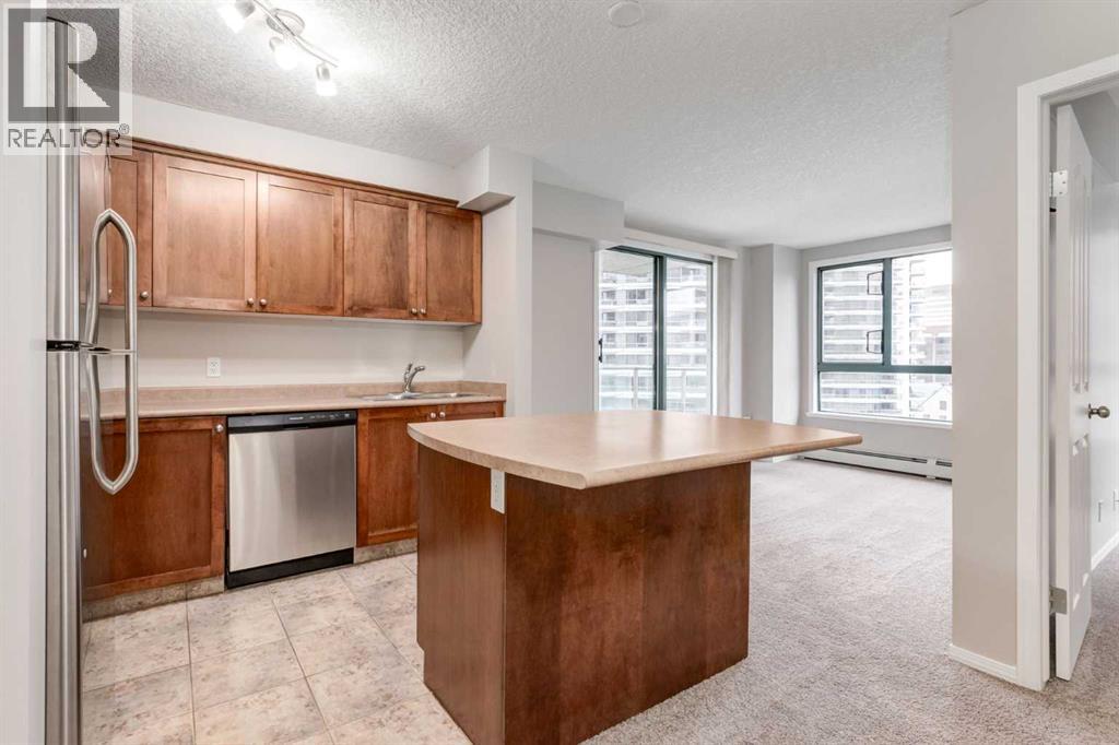 1014, 1111 6 Avenue SW — photo 3