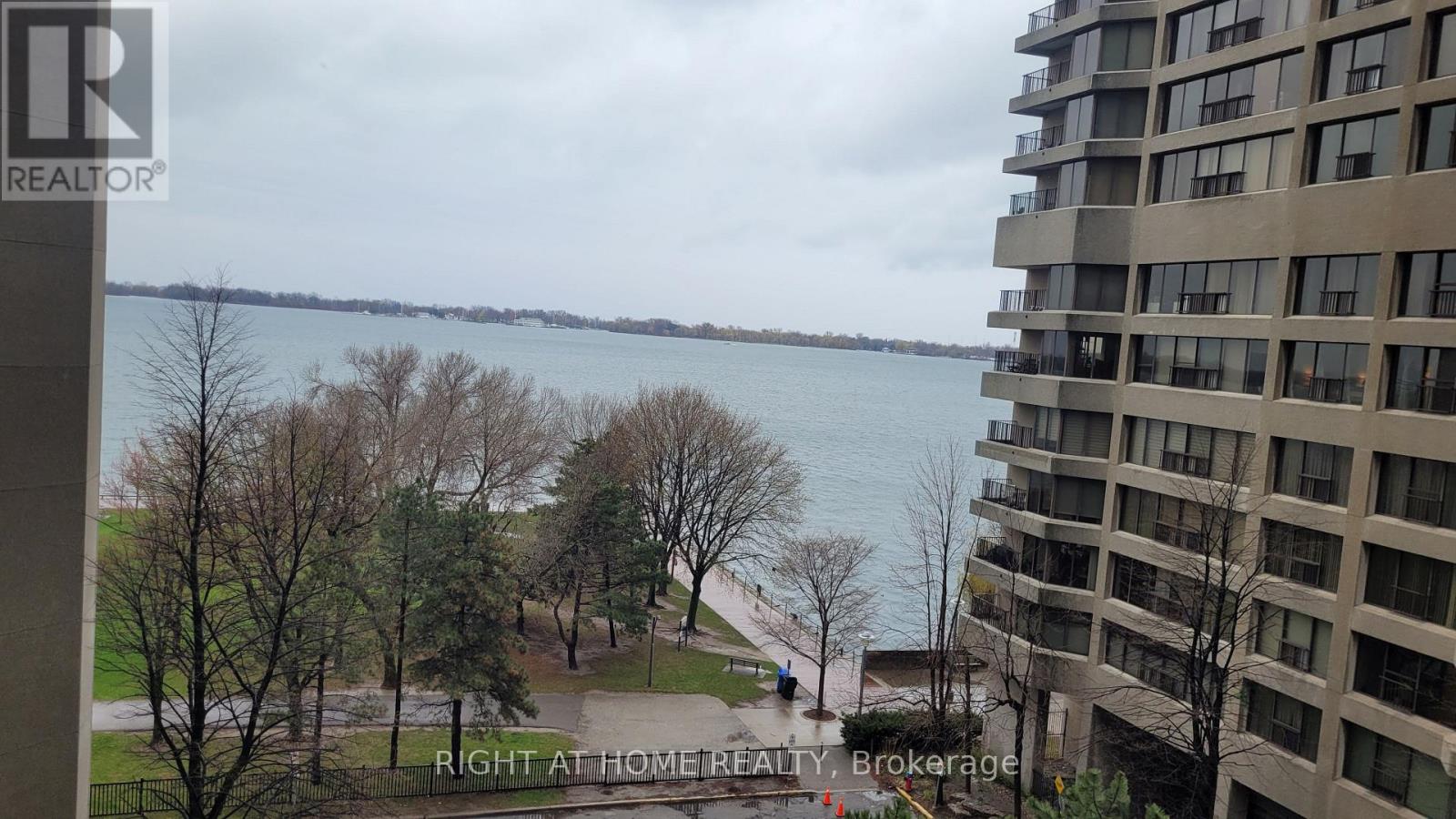 #1803 33 HARBOUR SQUARE - 17