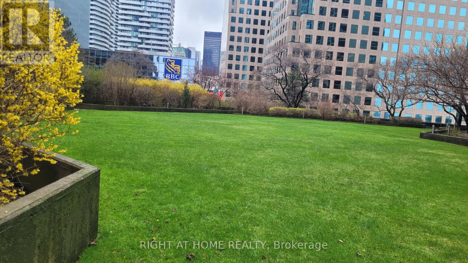 #1803 33 HARBOUR SQUARE - 19