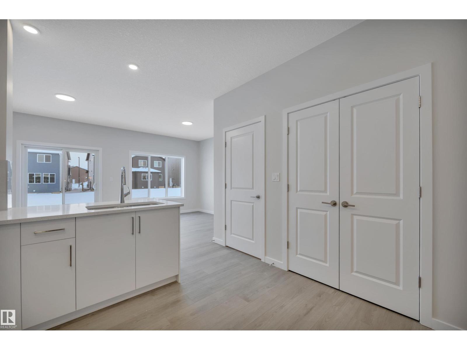 5631 Hawthorn WY SW SW, Edmonton