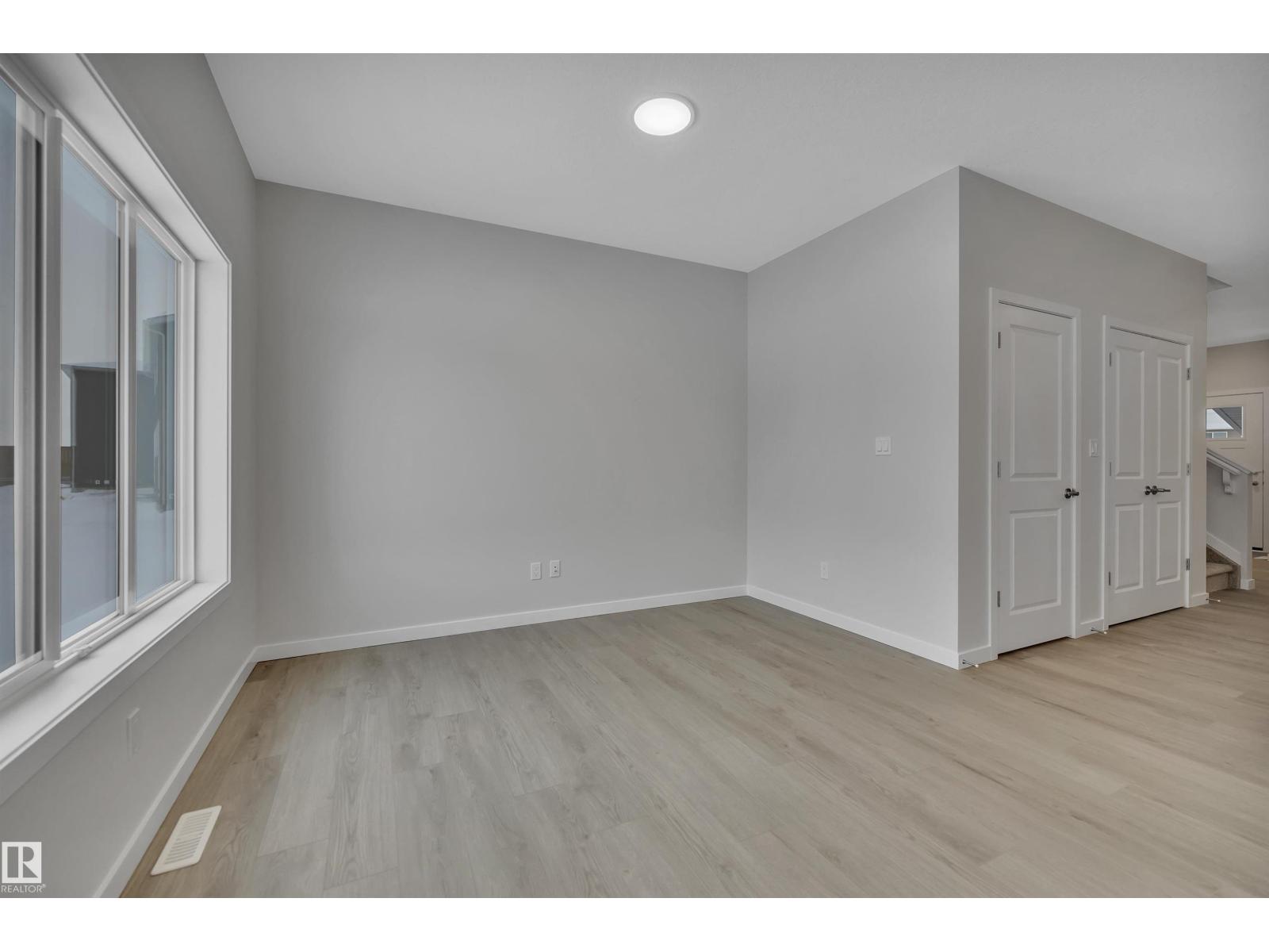 5631 Hawthorn WY SW SW, Edmonton