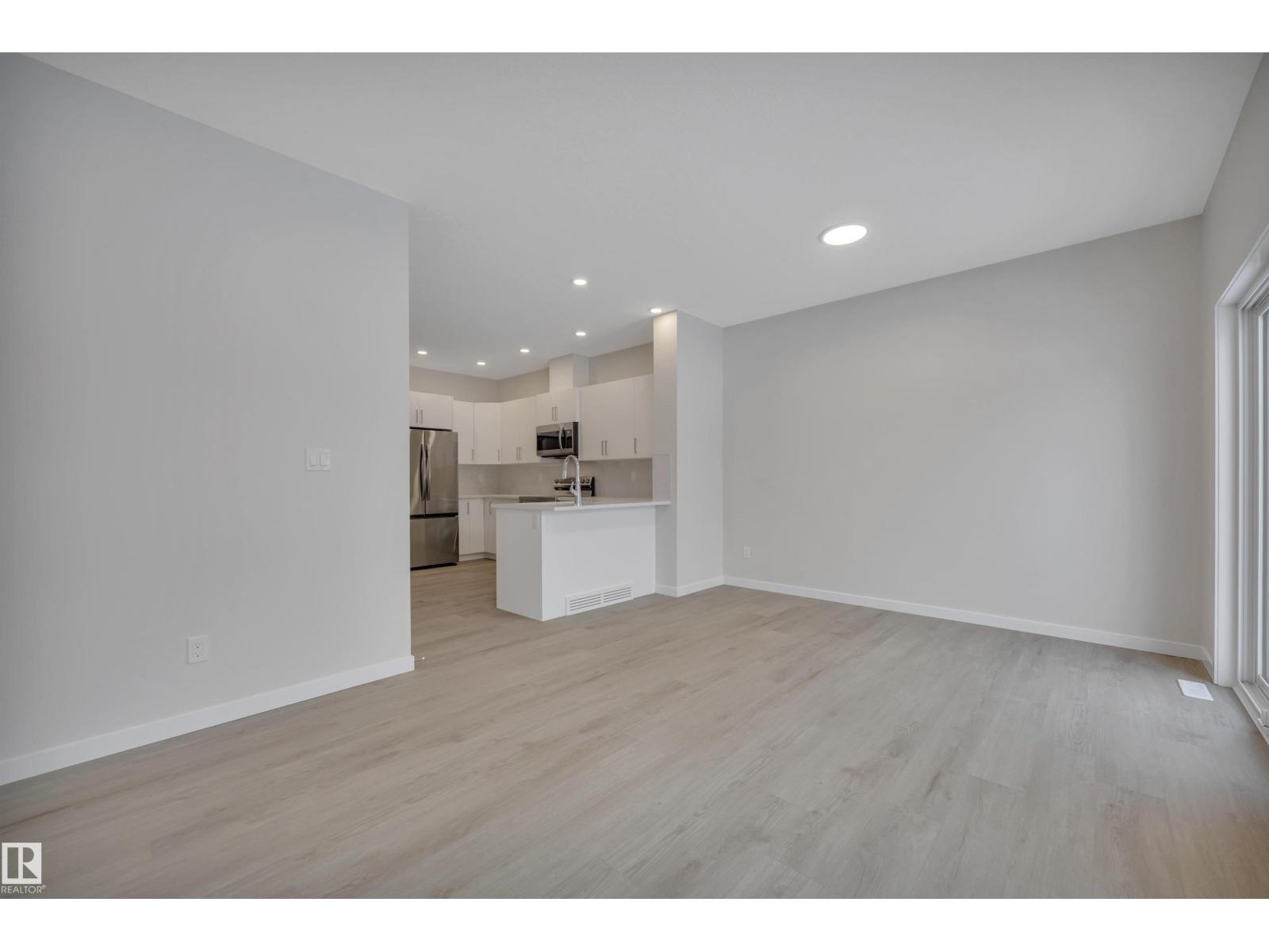 5631 Hawthorn WY SW SW, Edmonton