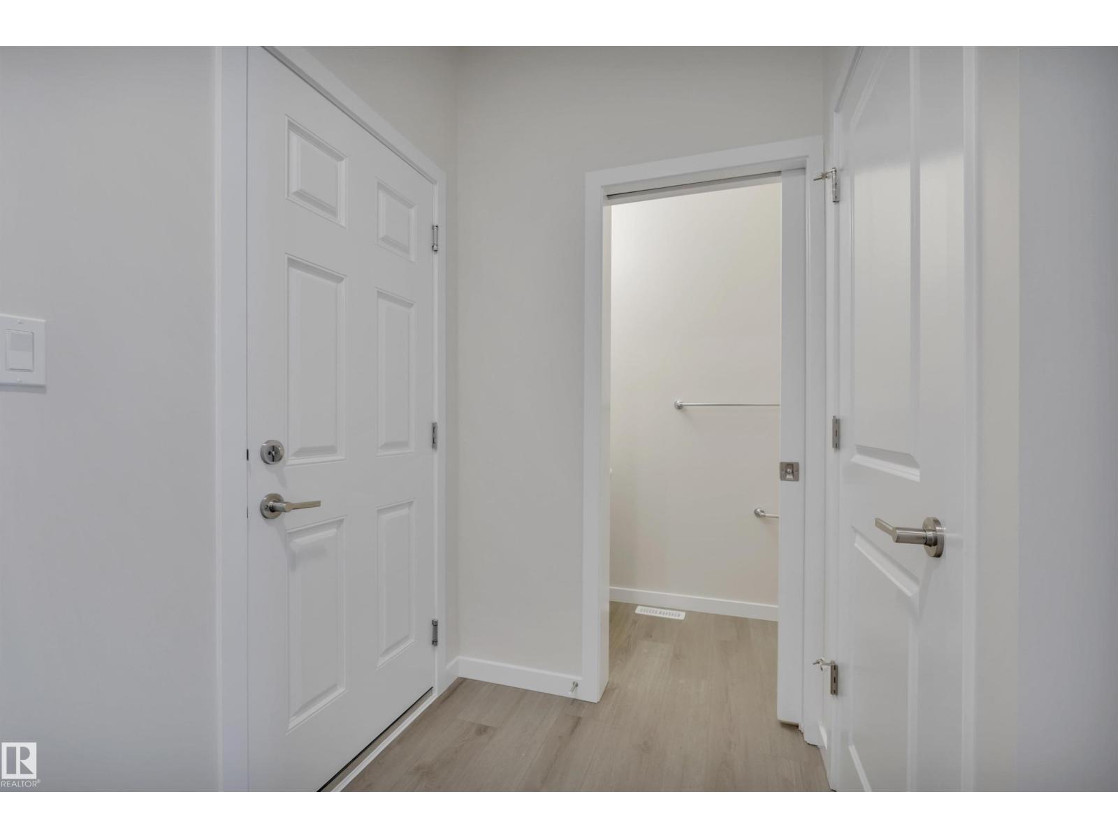 5631 Hawthorn WY SW SW, Edmonton