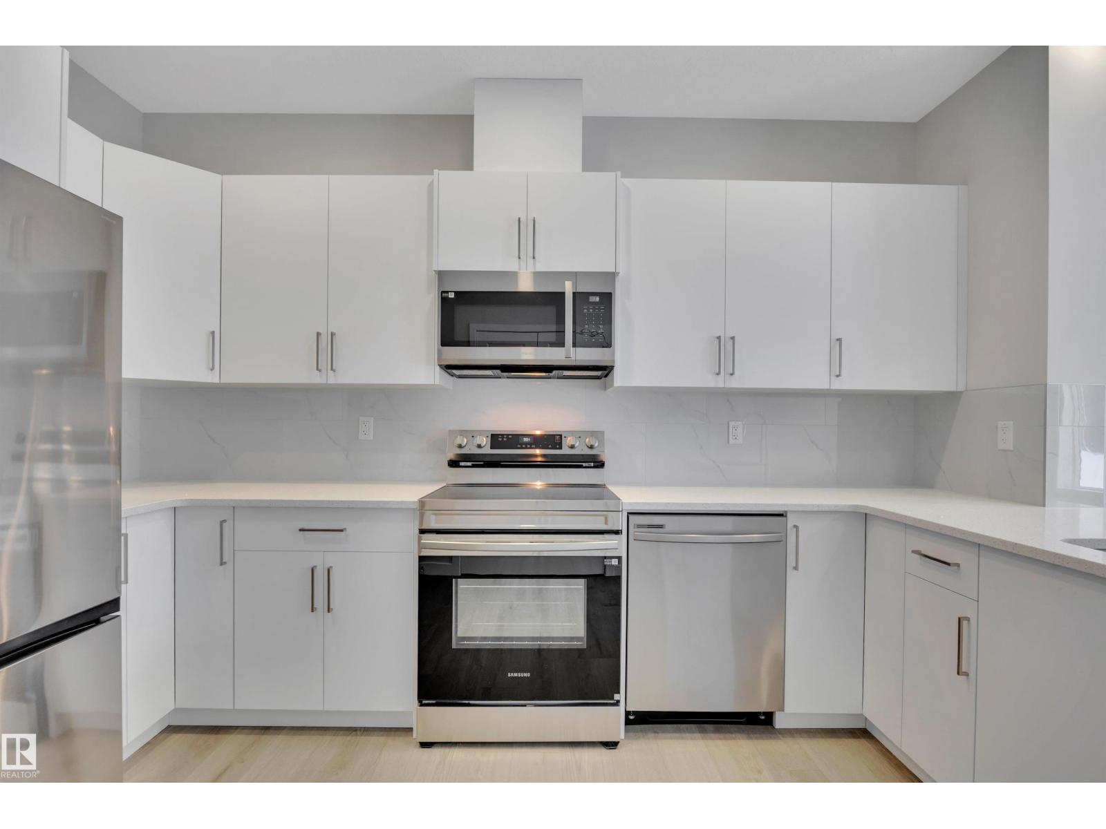 5631 Hawthorn WY SW SW, Edmonton