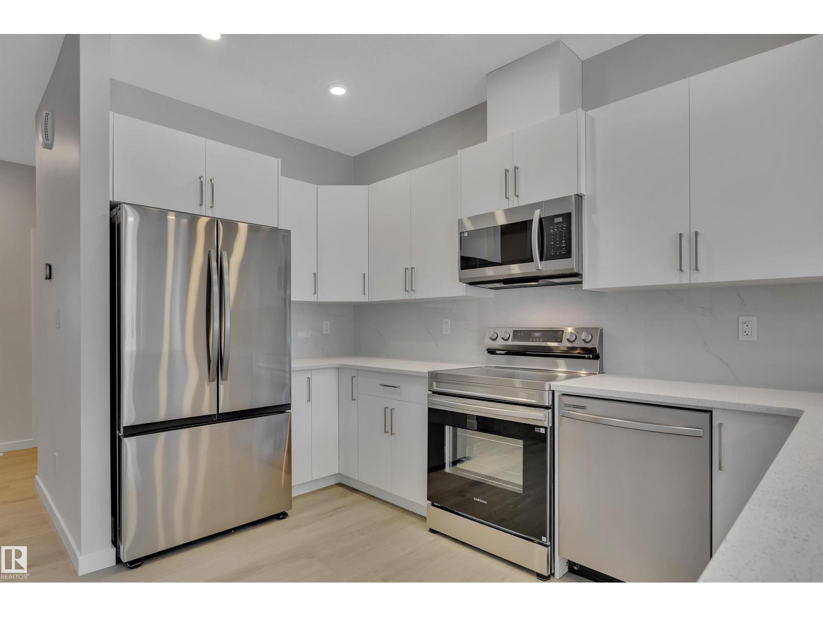 5631 Hawthorn WY SW SW, Edmonton