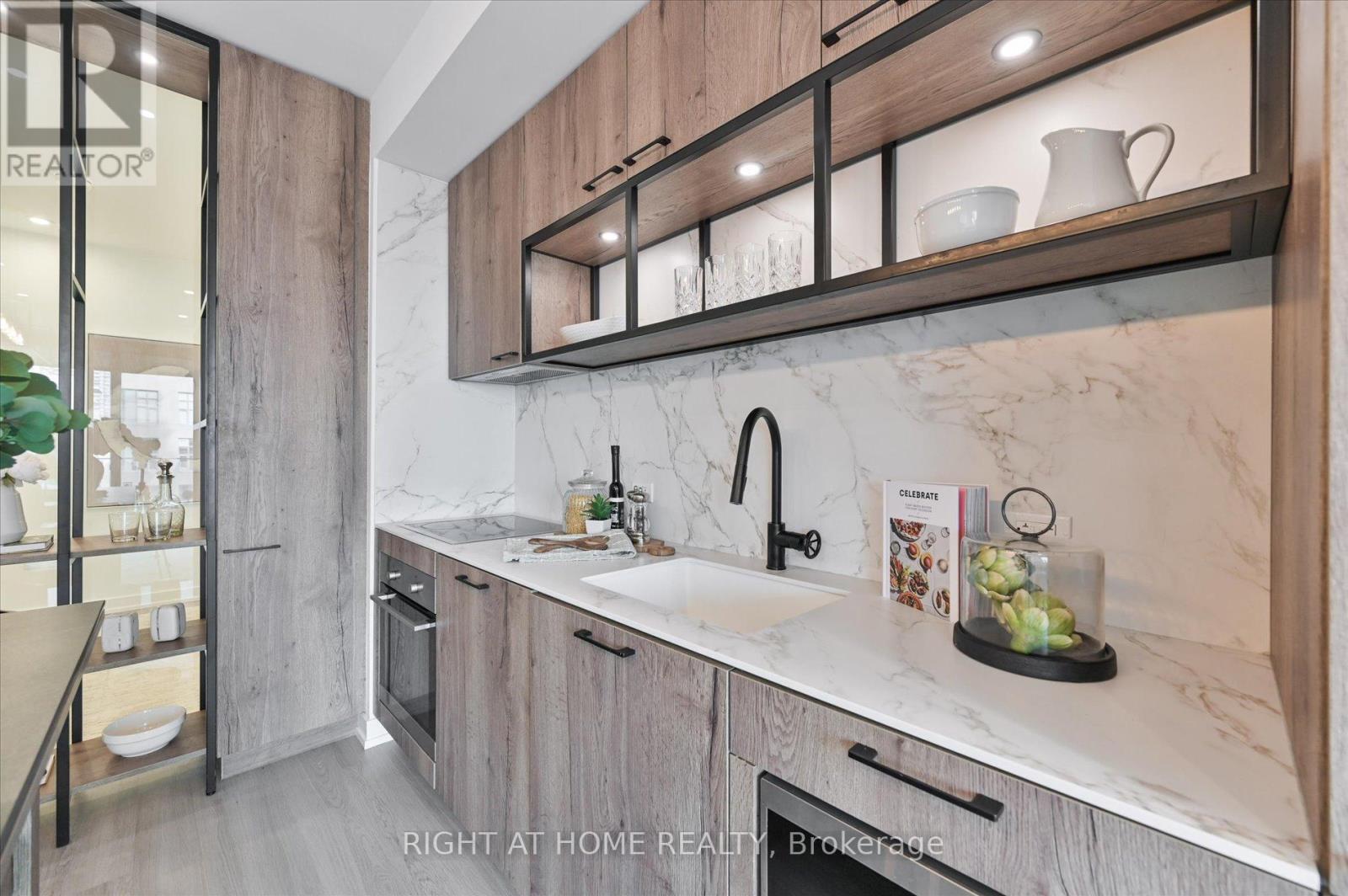#623 505 RICHMOND STREET W - 10