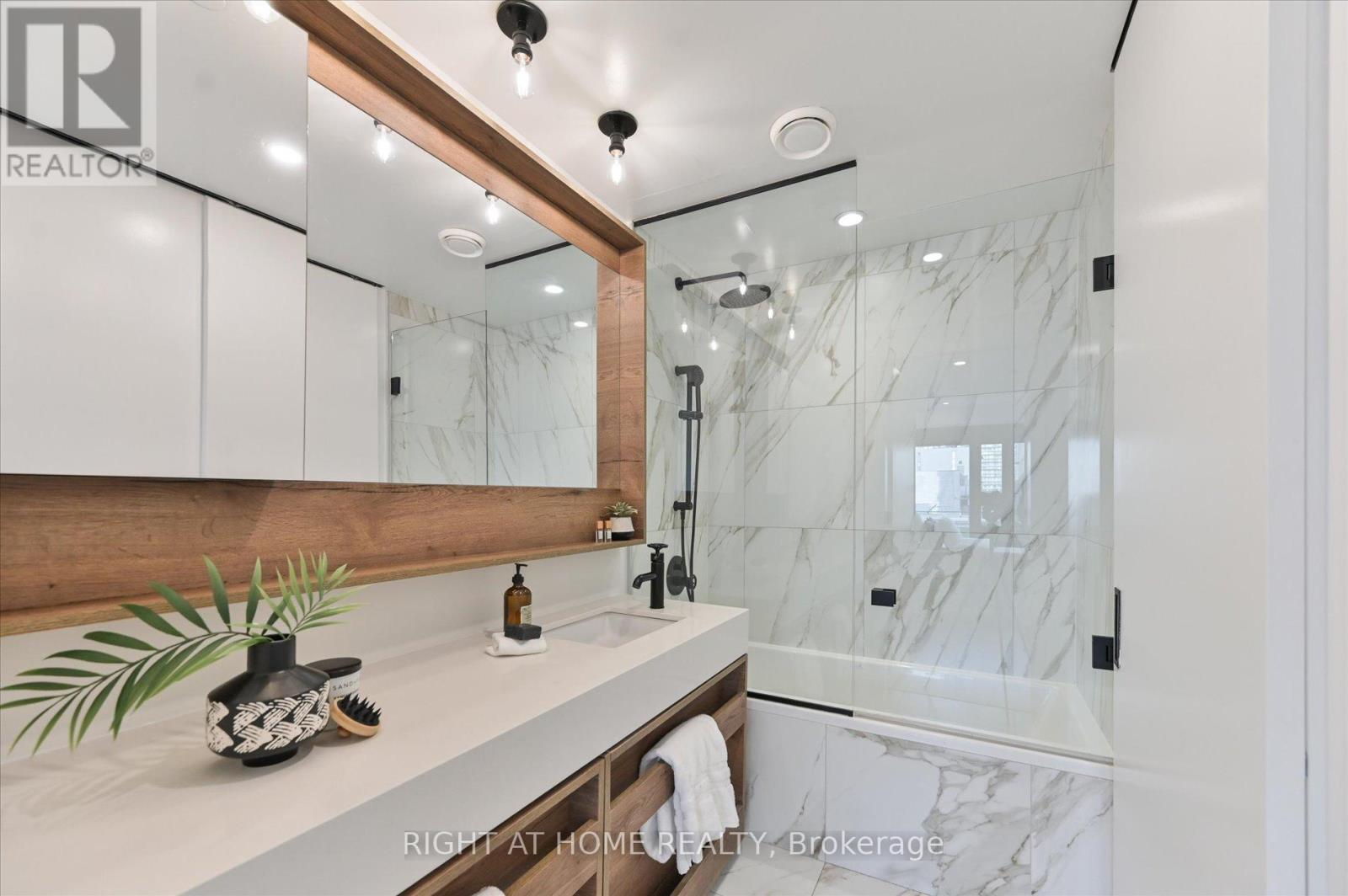 #623 505 RICHMOND STREET W - 19