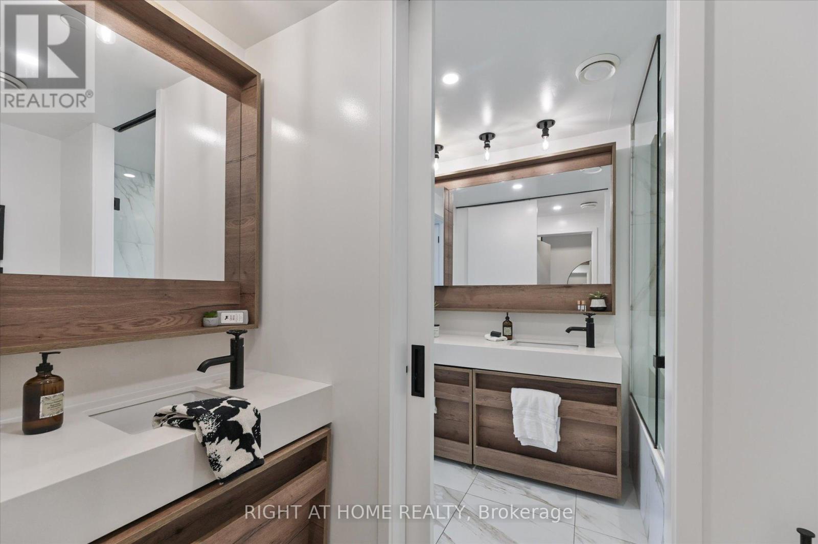 #623 505 RICHMOND STREET W - 20