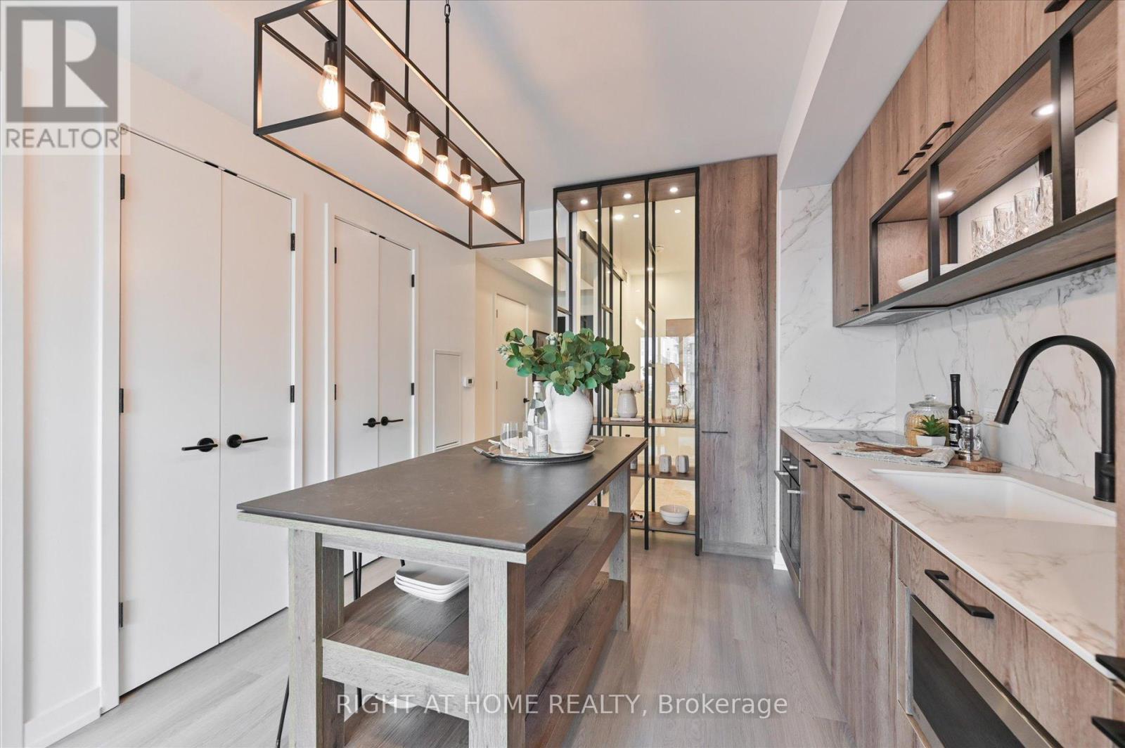 #623 505 RICHMOND STREET W - 11