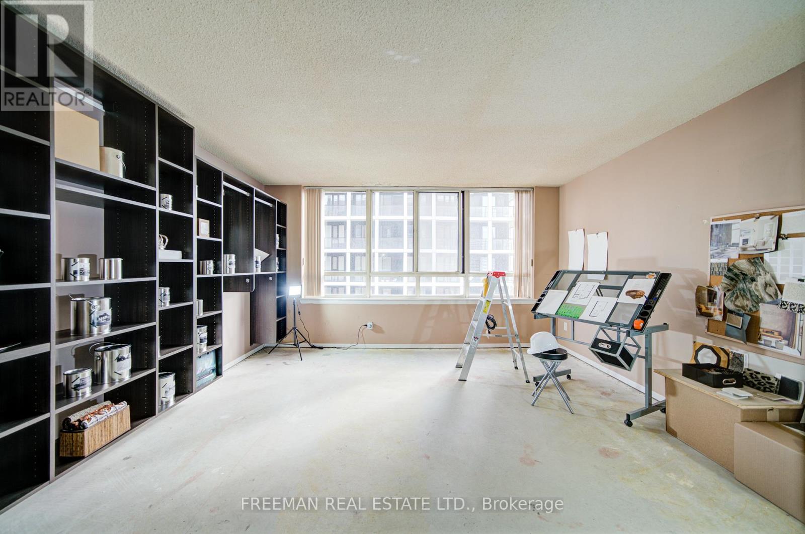 Extra large living room.