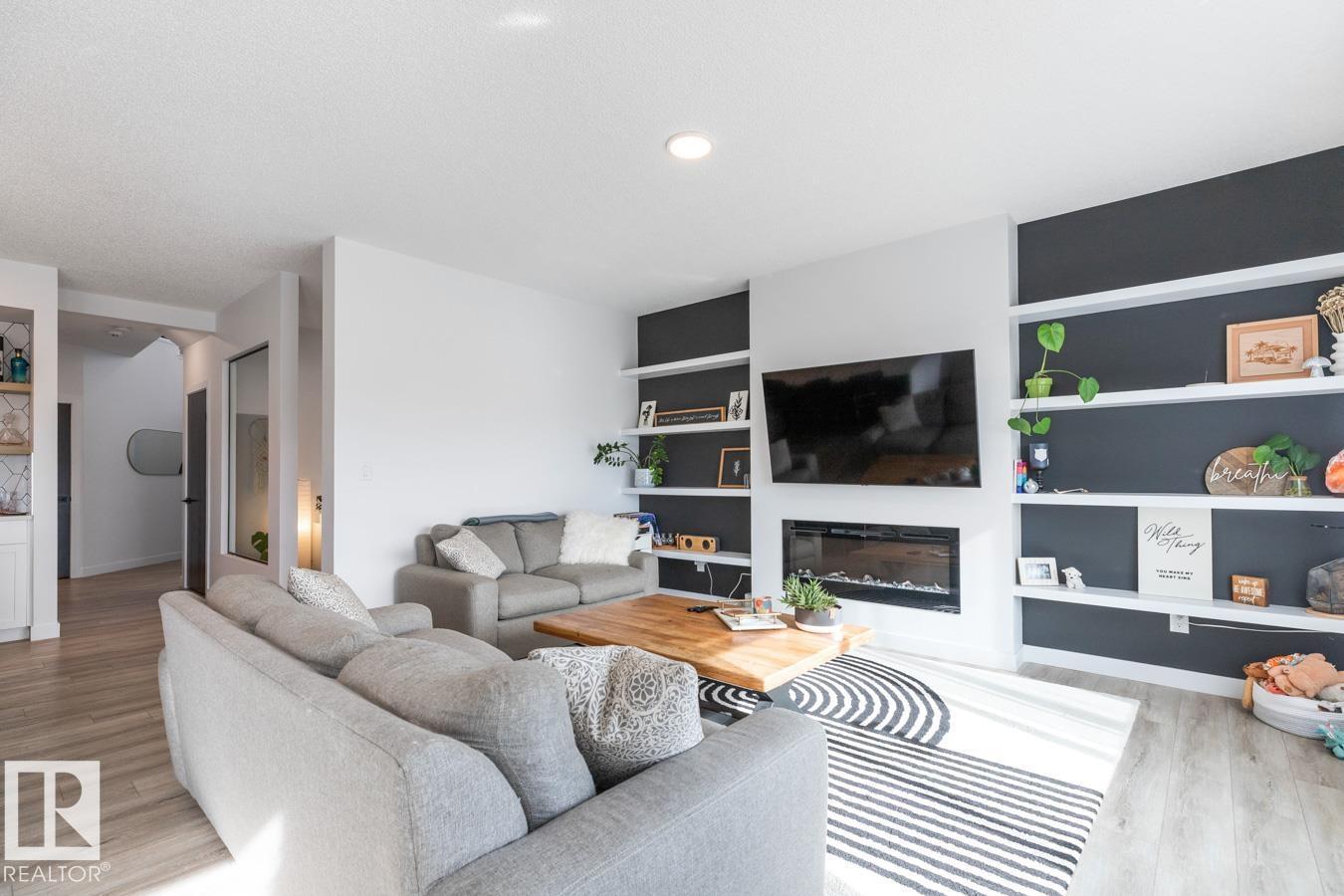 19147 22 AV NW - 17