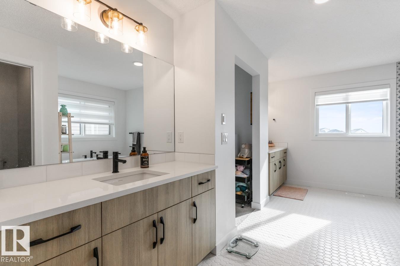 19147 22 AV NW - 32