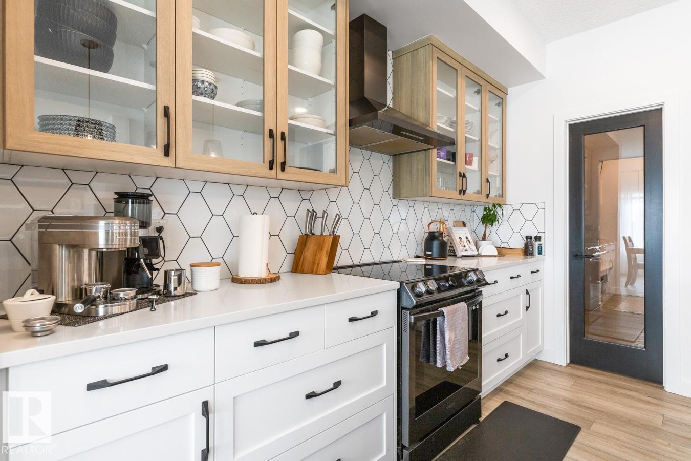 19147 22 AV NW - 10