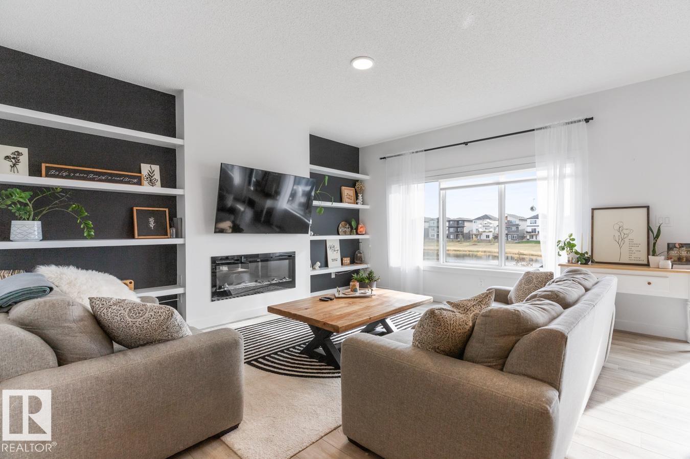 19147 22 AV NW - 18
