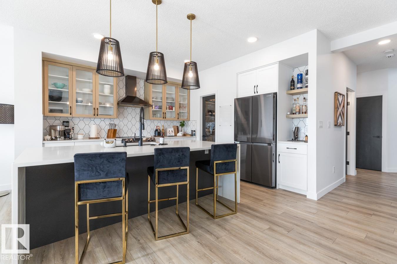 19147 22 AV NW - 6