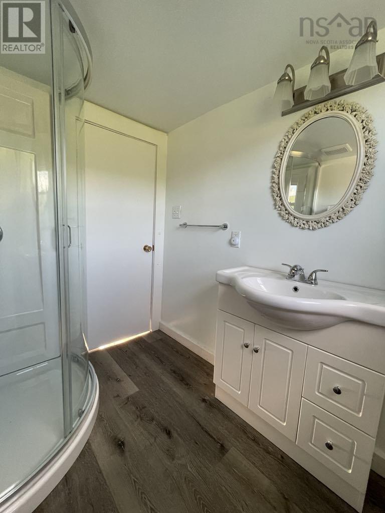 2nd level bath