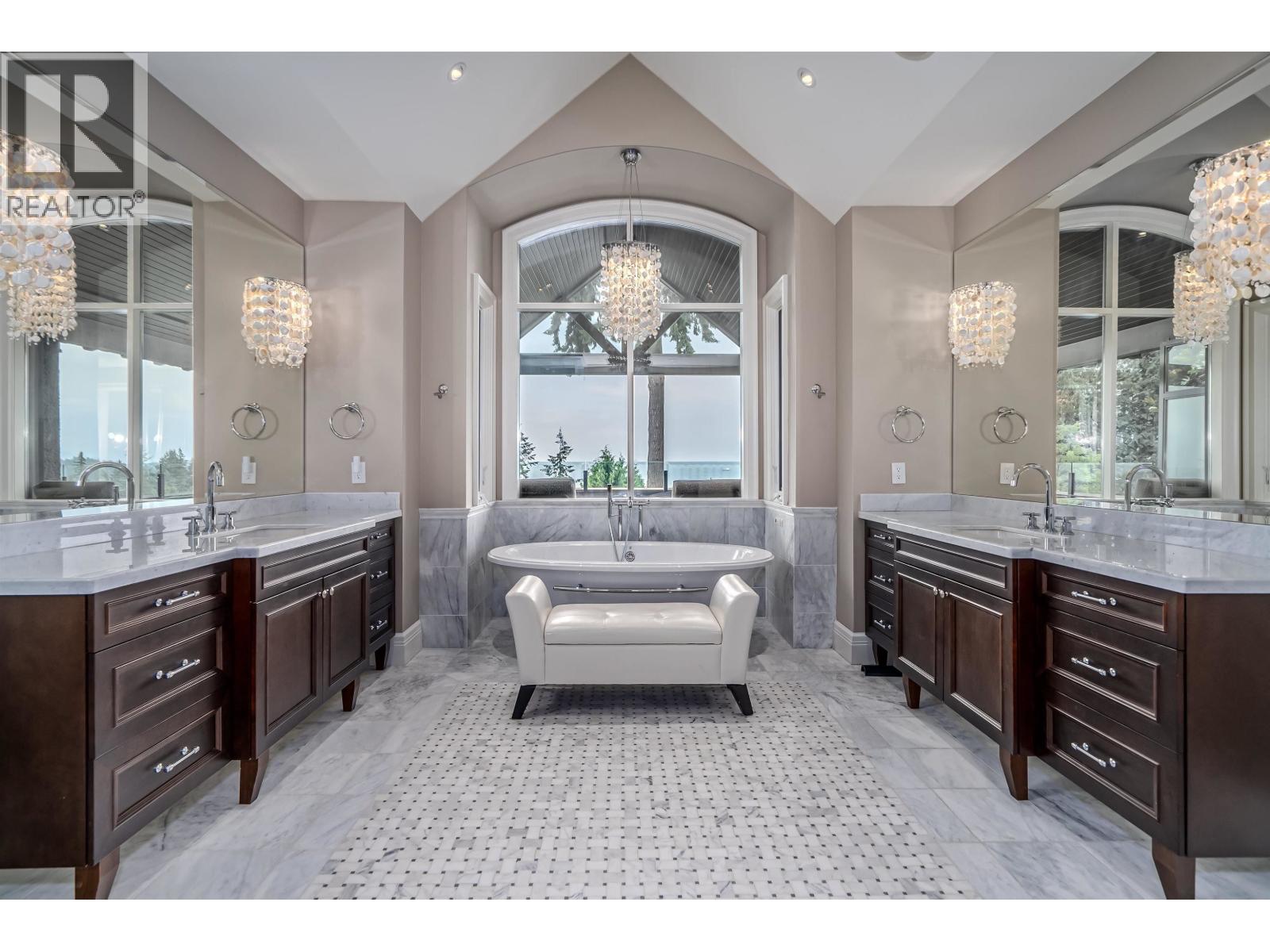 2638 QUEENS AVENUE, West Vancouver