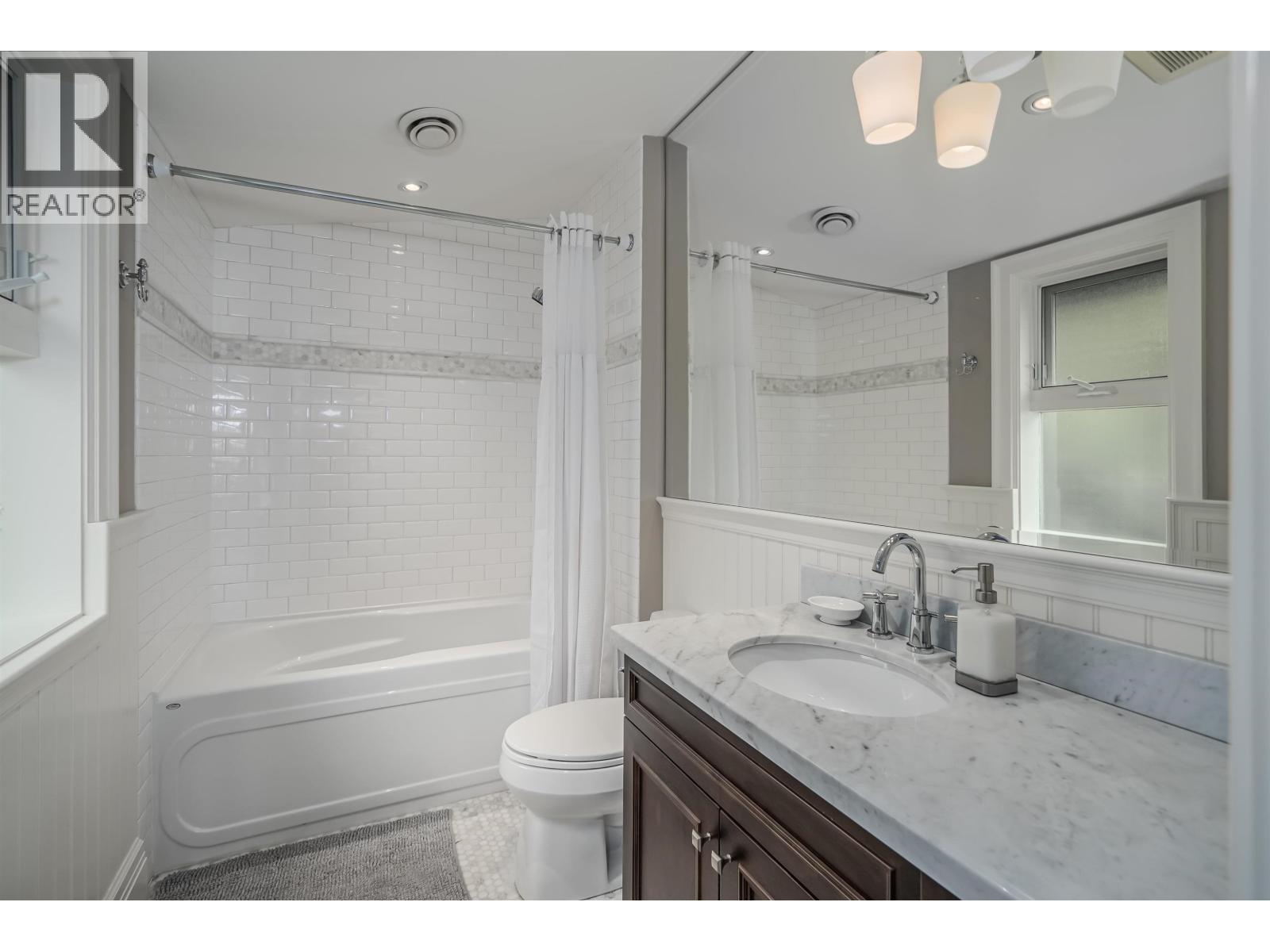 2638 QUEENS AVENUE, West Vancouver