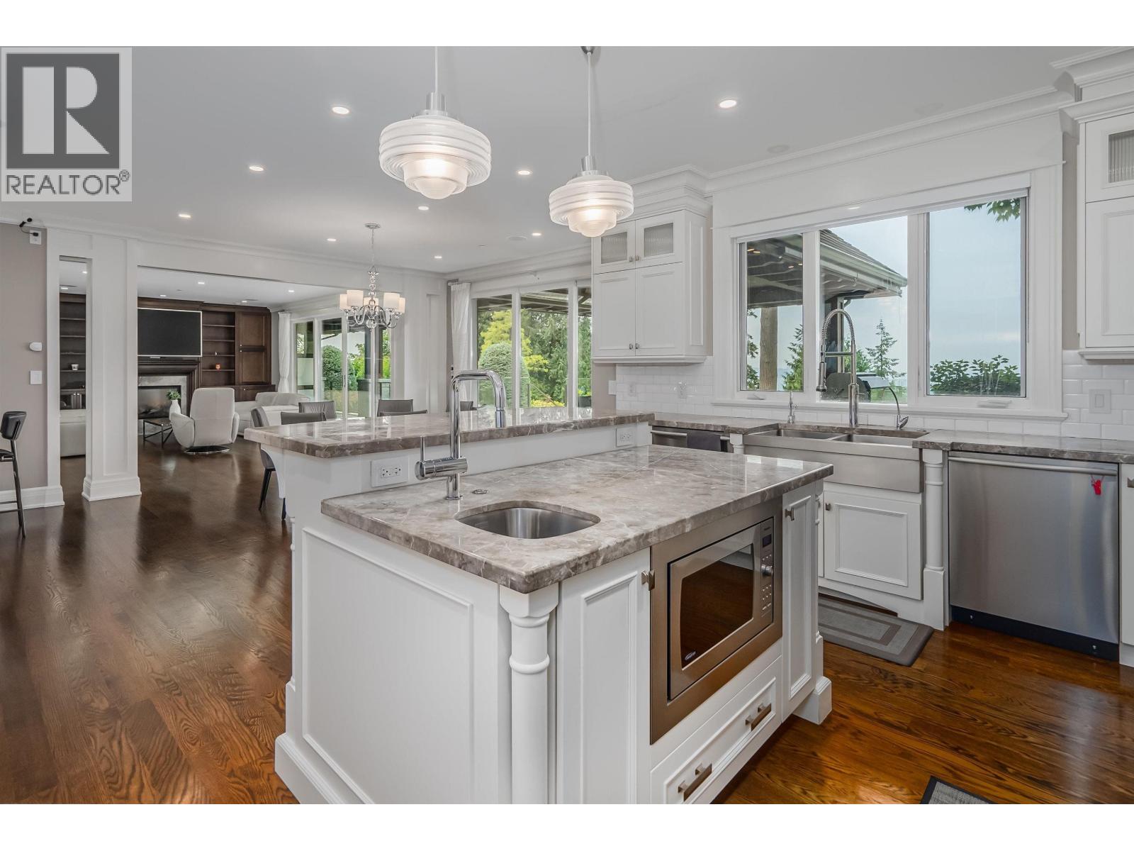 2638 QUEENS AVENUE, West Vancouver