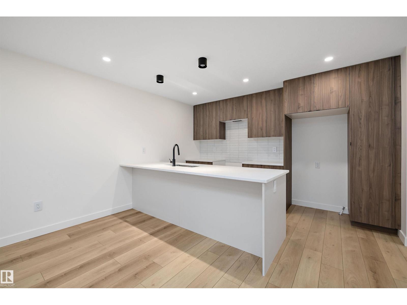 11918 93 ST NW, Edmonton