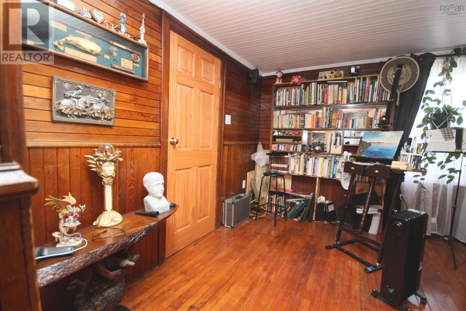 Property 16 of 48 of 1922 Highway 19