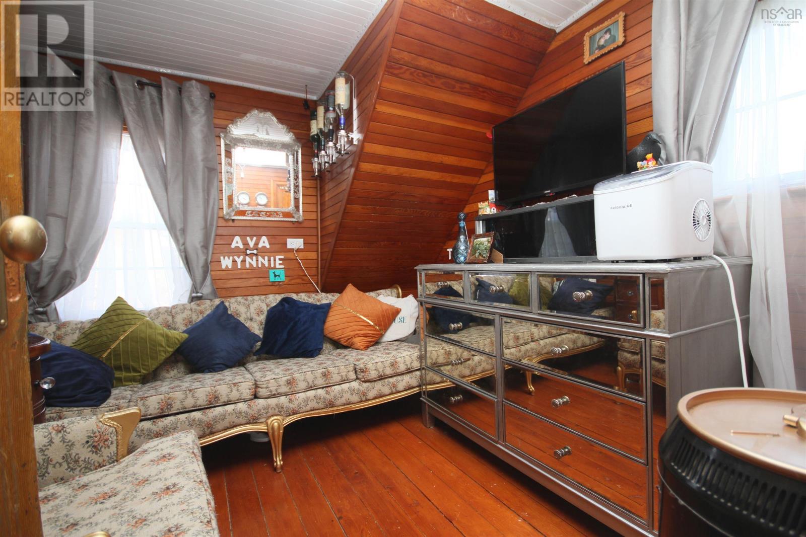 Property 31 of 48 of 1922 Highway 19