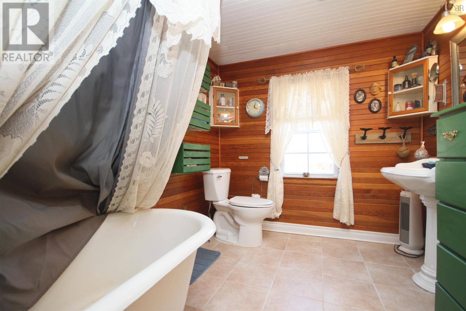 Property 33 of 48 of 1922 Highway 19