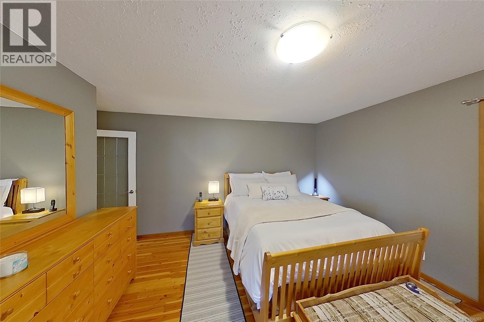 1101 Ewen Rd — photo 49