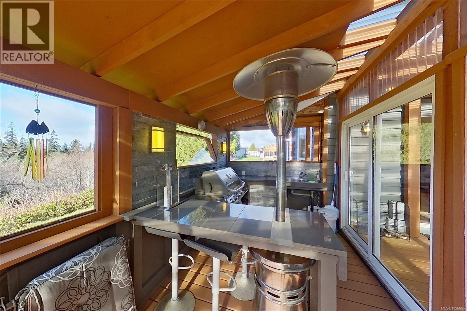 Outdoor Kitchen