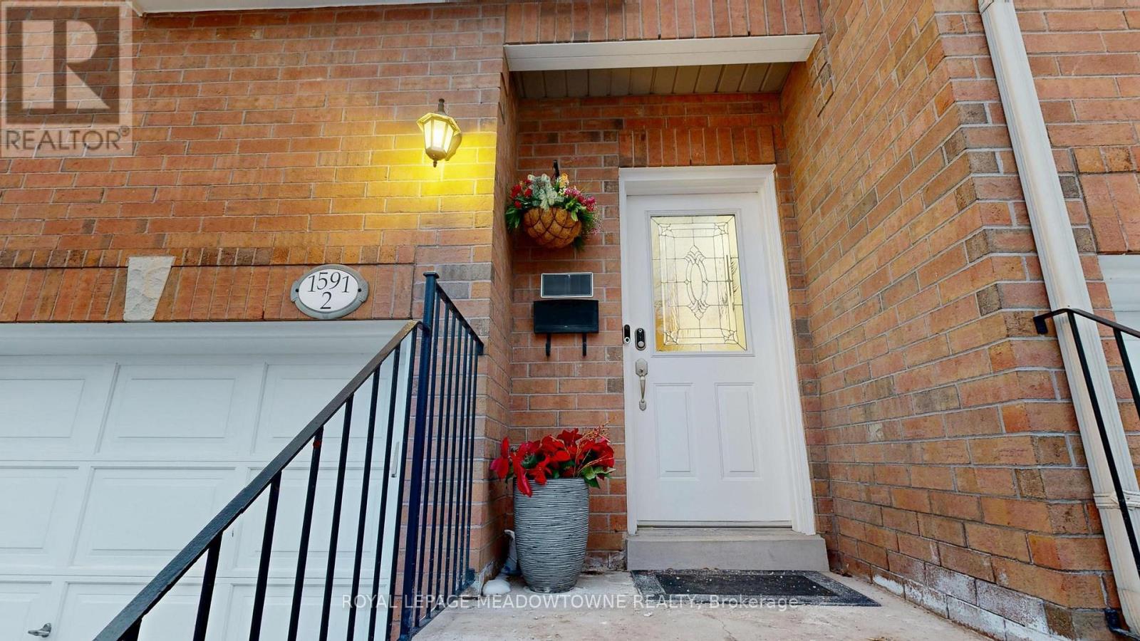 #2 1591 SOUTH PARADE COURT - 2