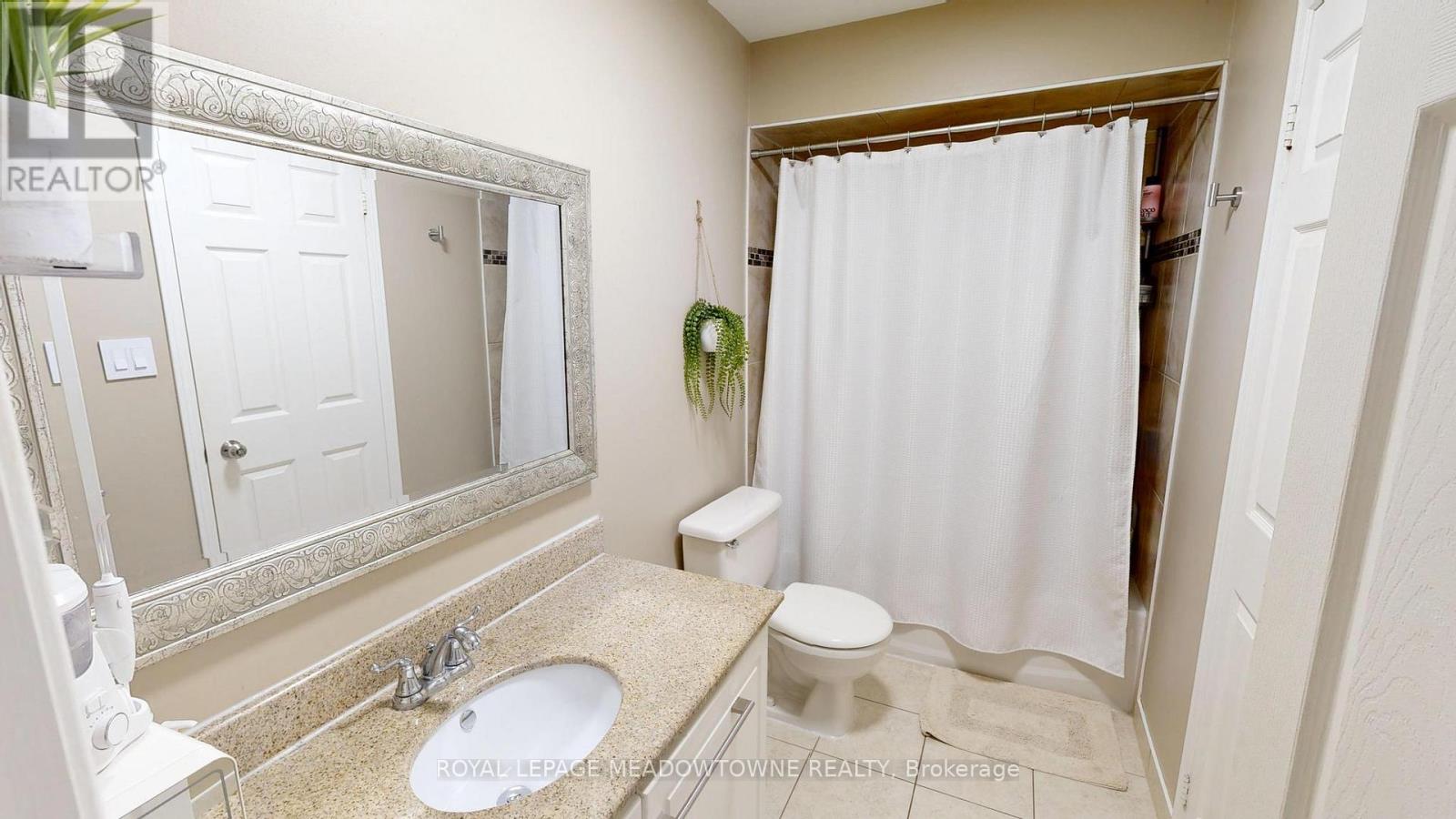 #2 1591 SOUTH PARADE COURT - 17