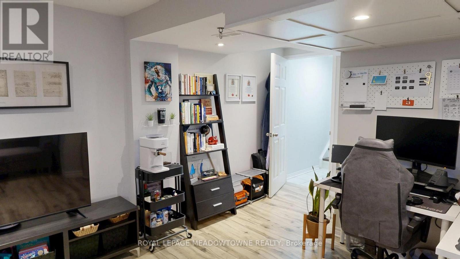 #2 1591 SOUTH PARADE COURT - 22