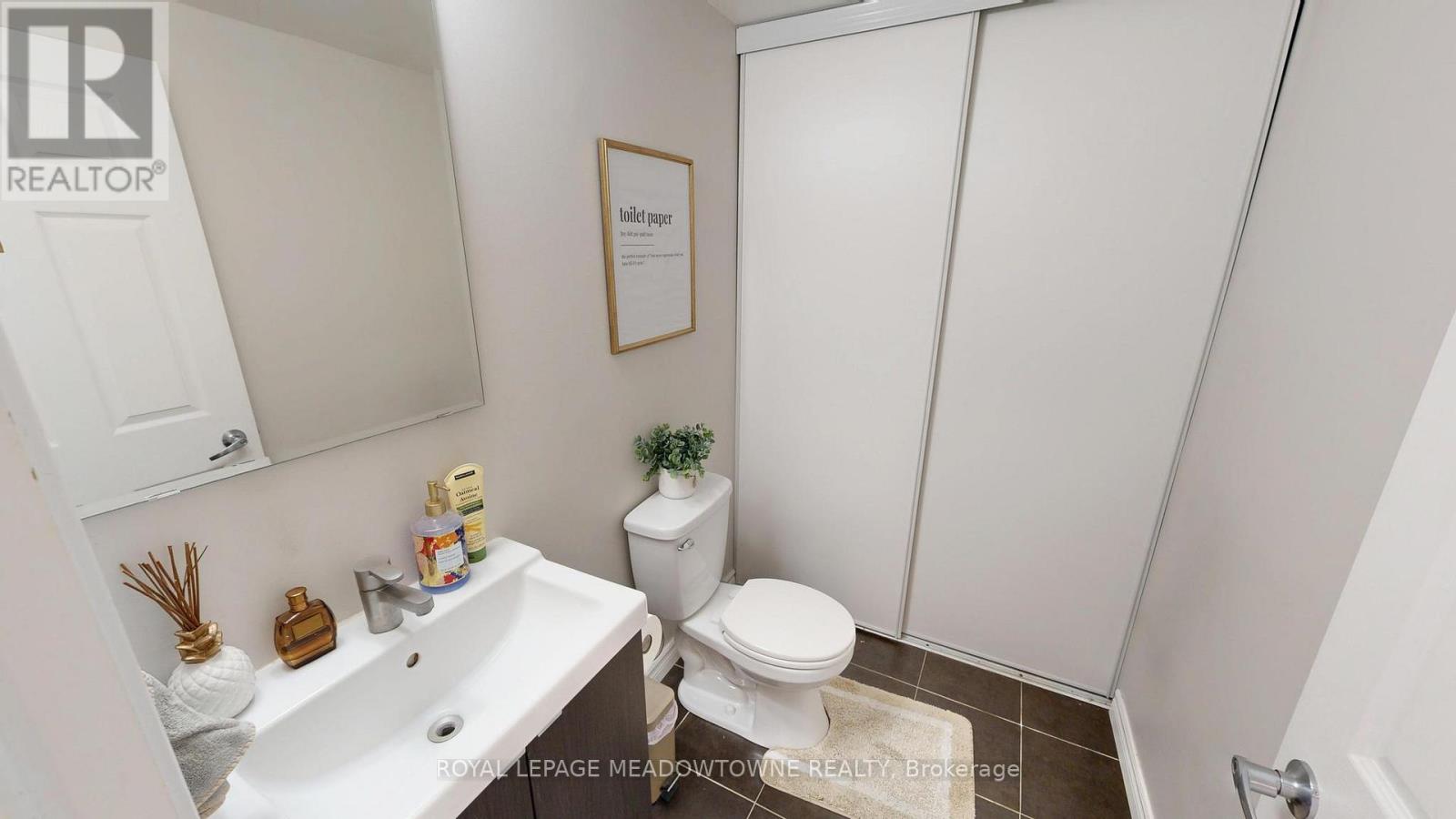#2 1591 SOUTH PARADE COURT - 23