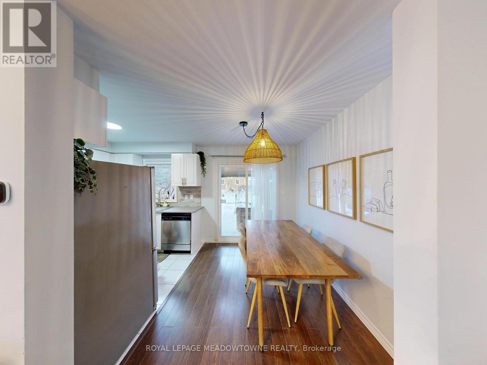#2 1591 SOUTH PARADE COURT - 26
