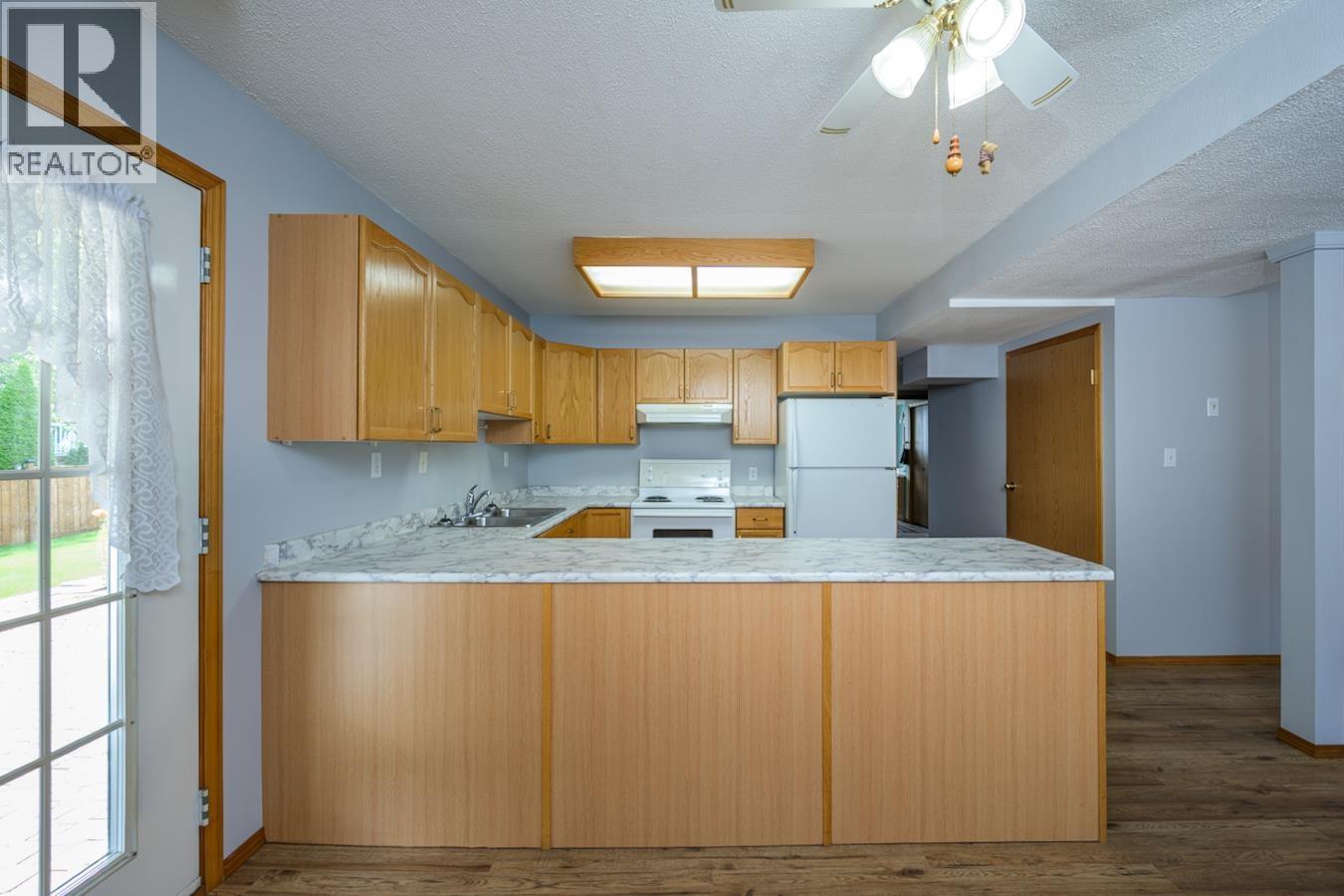 1917 CLEARWOOD CRESCENT - 27