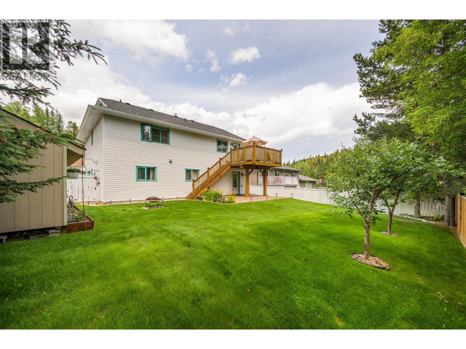 Photo 9 of 38 — 1917 CLEARWOOD CRESCENT · Prince George, BC