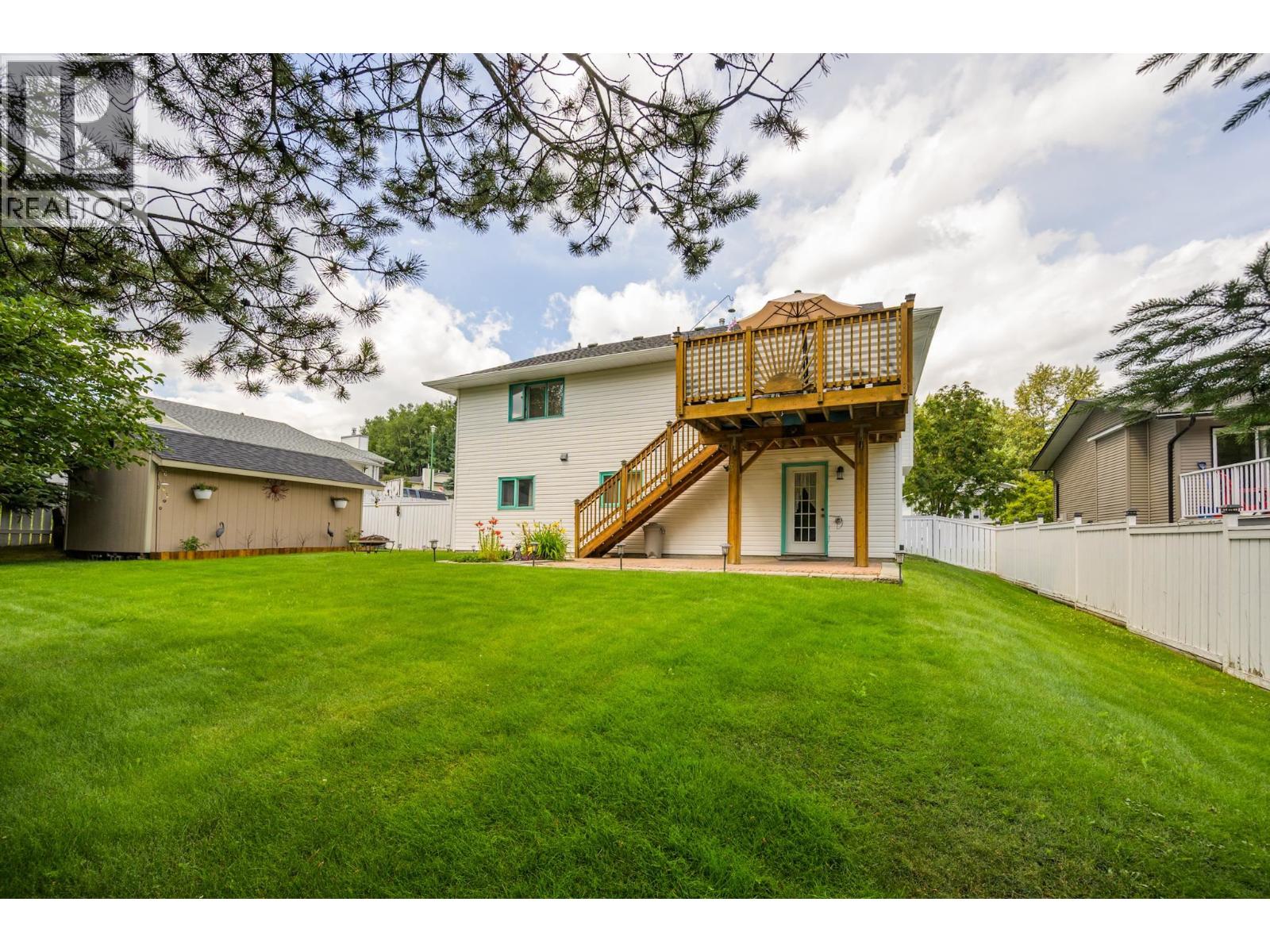 Photo 8 of 38 — 1917 CLEARWOOD CRESCENT · Prince George, BC