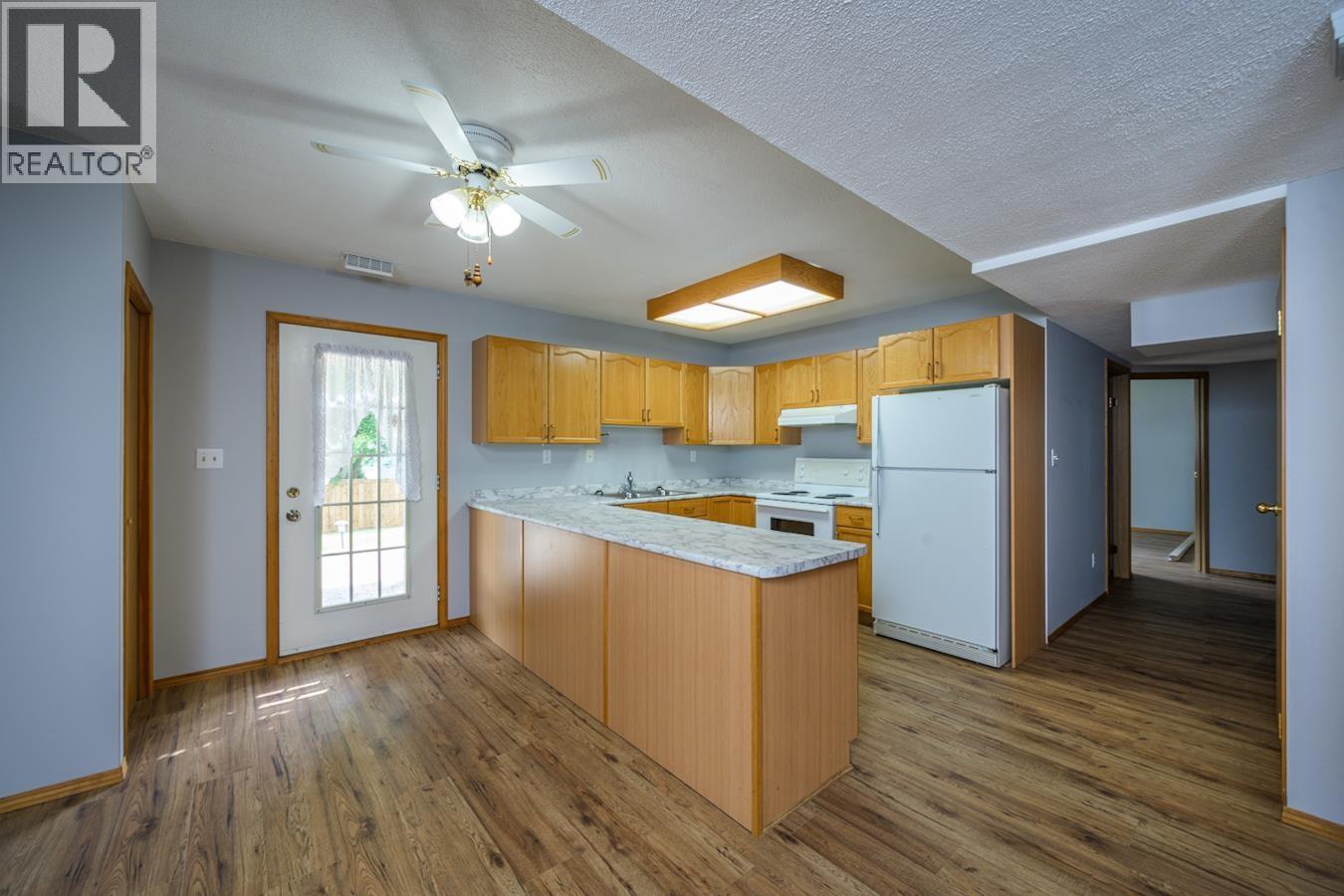 1917 CLEARWOOD CRESCENT - 26