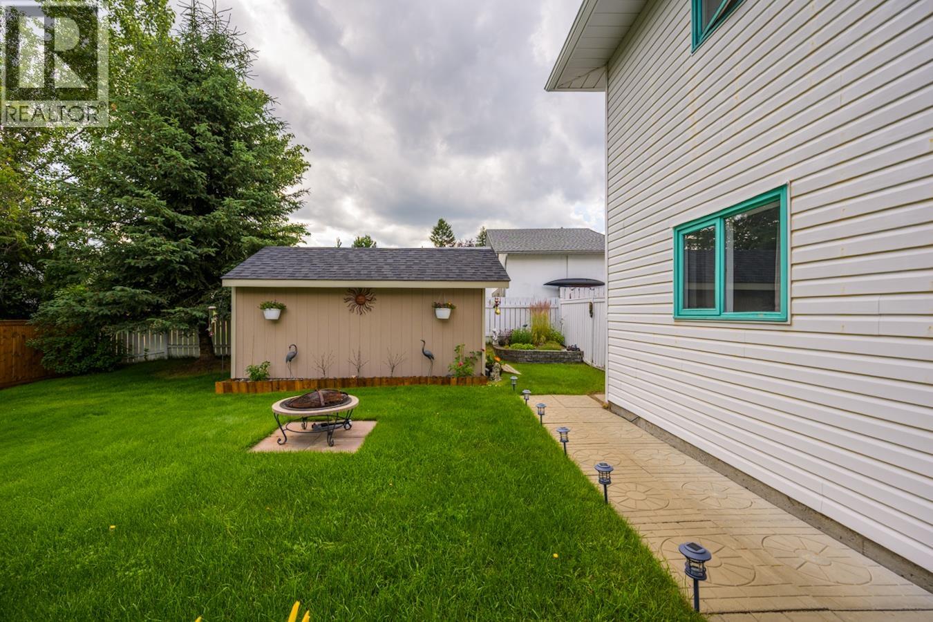 1917 CLEARWOOD CRESCENT - 36