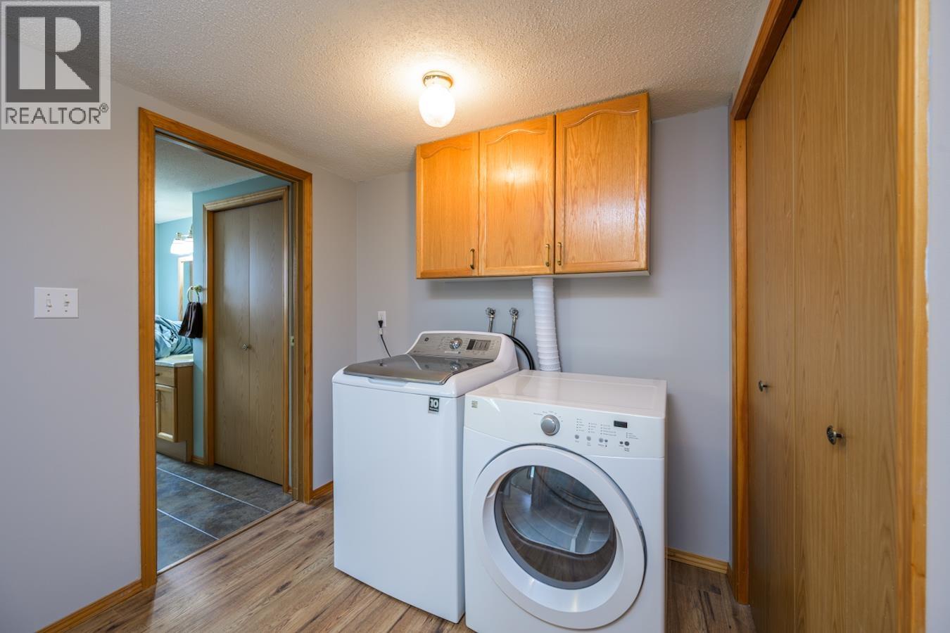 1917 CLEARWOOD CRESCENT - 30