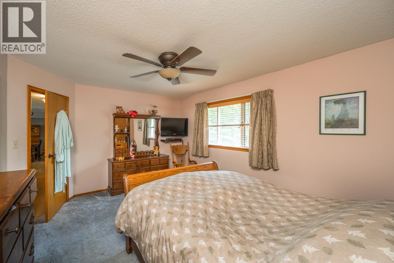 1917 CLEARWOOD CRESCENT - 18