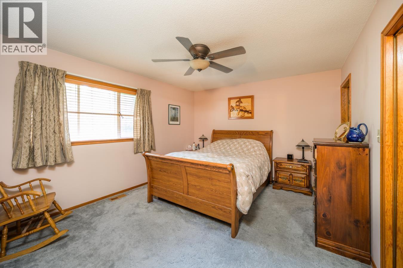 1917 CLEARWOOD CRESCENT - 21