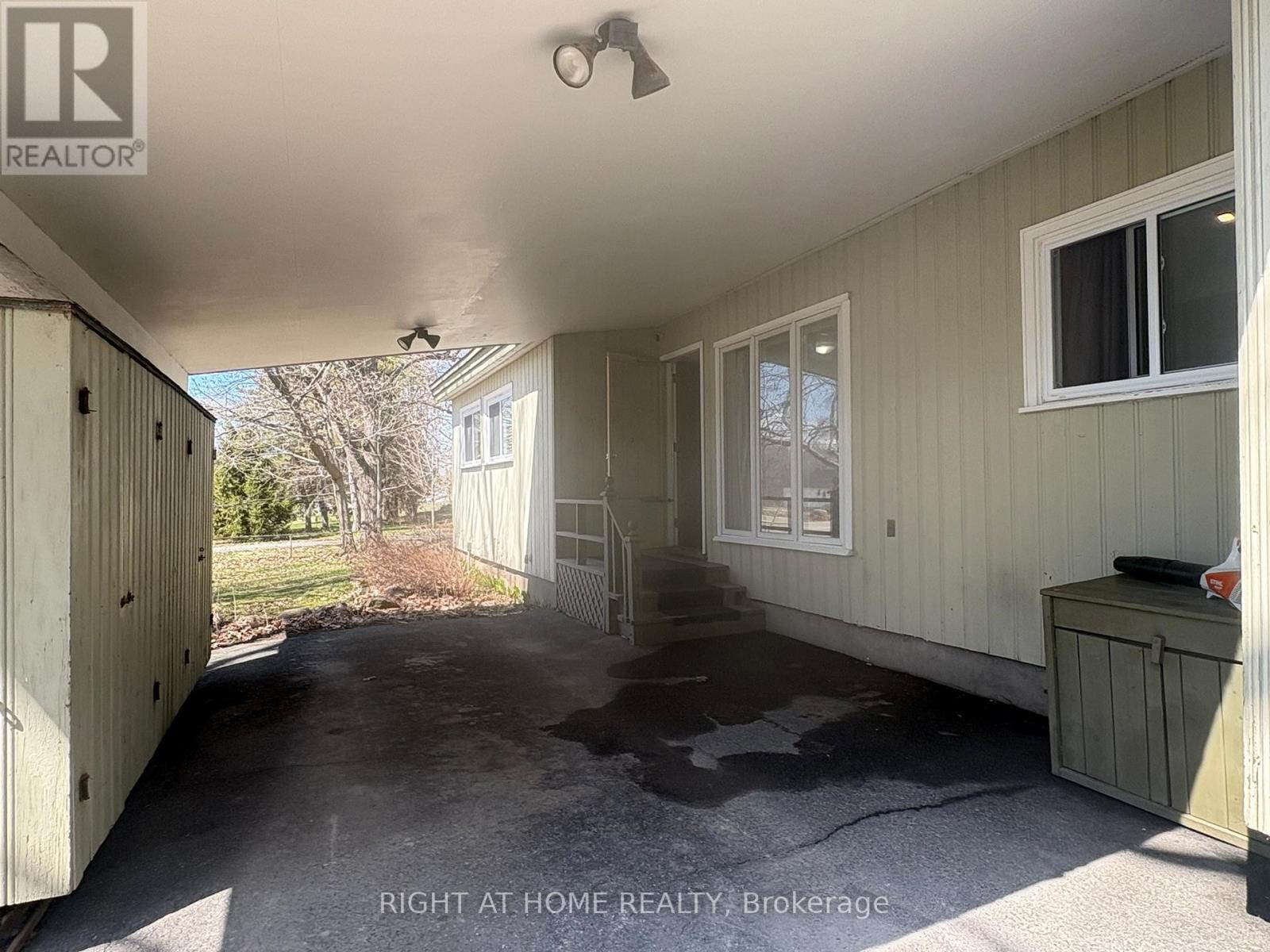 Carport/Garage