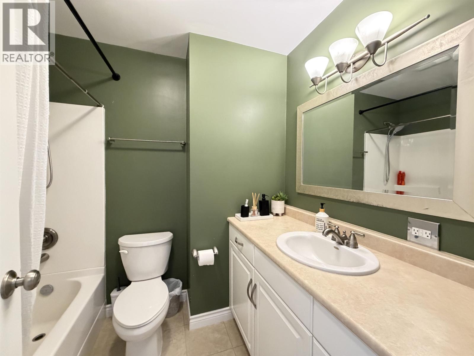 864 OLD LOOP ROAD - 32