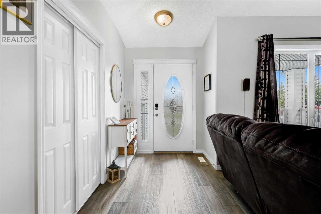 8214 115A Street — photo 2